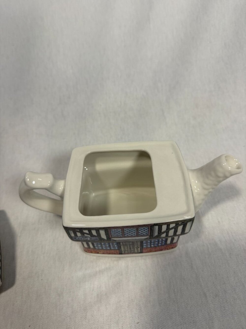 Sadler Teapot The Castle Inn Vintage 2 Cup Tudor Cottage Ceramic Made England - Picture 6 of 9